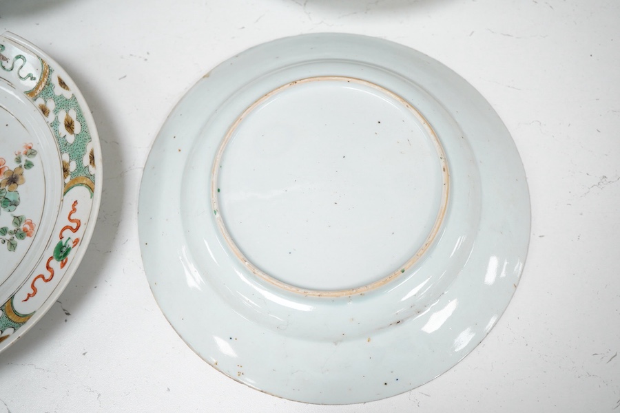 Four 18th century Chinese famille verte plates, Kangxi, 21cm